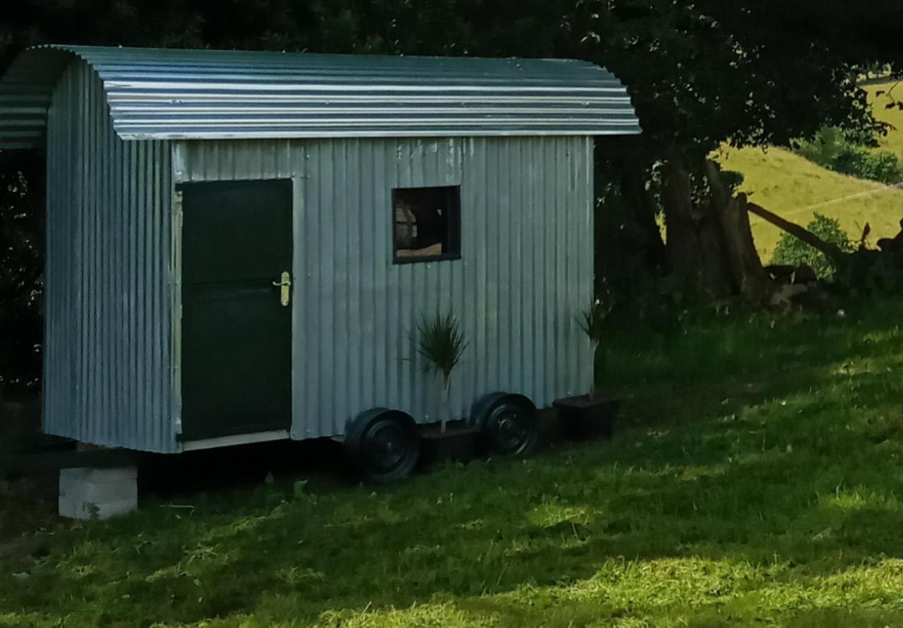 Orchard Meadow Shepherd Huts Leek-Buxton-Ashbourne Upper Elkstone Экстерьер фото